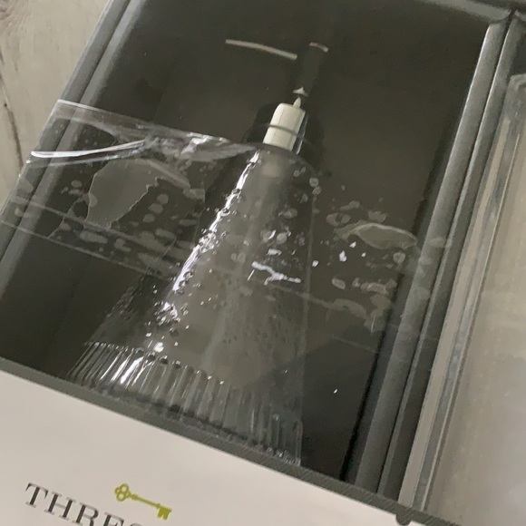 THRESHOLD Soap pump‎ Glass Tumbler Soap tray clear NIB bathroom accessories - Picture 6 of 8
